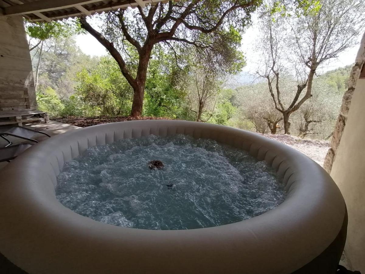 Séjour en pleine nature, vue imprenable, jacuzzi Contes  Exterior foto